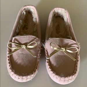 NWOT Old Navy shearling moccasin slippers